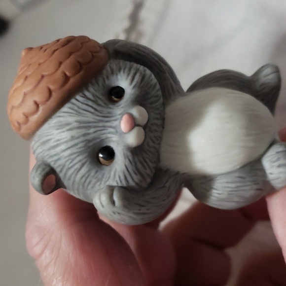 1992 Avon Porcelain Squirrel with an Acorn - Picture 5 of 6